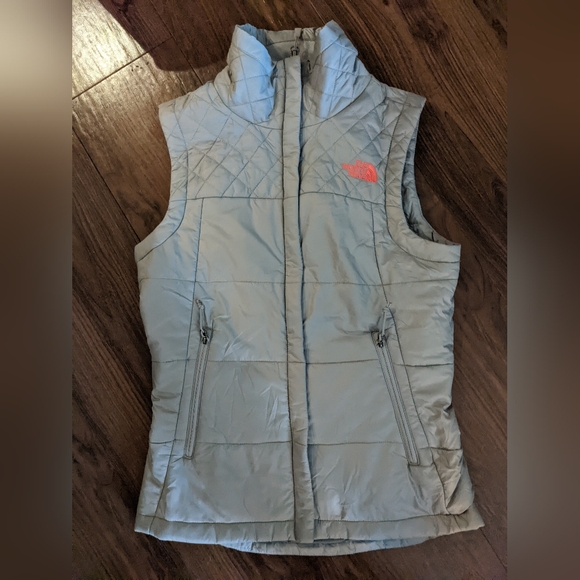 The North Face Jackets & Blazers - The North Face - Lightweight Quilted Plush Puff Vest C645 | XS | Gray & Red Logo